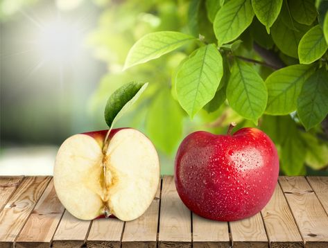 Study of 2375 women shows that a high intake of dietary anthocyanins and flavonols from apples, red wine, and strawberries significantly reduced inflammation which may reduce the risk of  chronic diseases. Sleep Exercise, Pink Lady Apples, Skin Pigmentation, Food Medicine, Quality Sleep, Functional Food, Healthy Balance, Cardiovascular Health, Food Diary