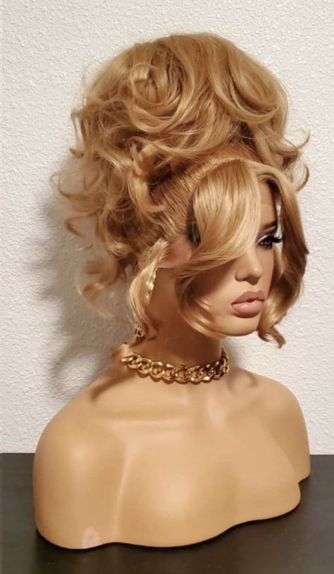 1950s Hairstyles Women, 70s Blonde Hairstyles, Old Fashioned Updos, Formal Hair Black Women, The Great Gatsby Hairstyles, Hairspray Dresses, Pinup Hair Long, Drag Hairstyles, Met Gala Hairstyles