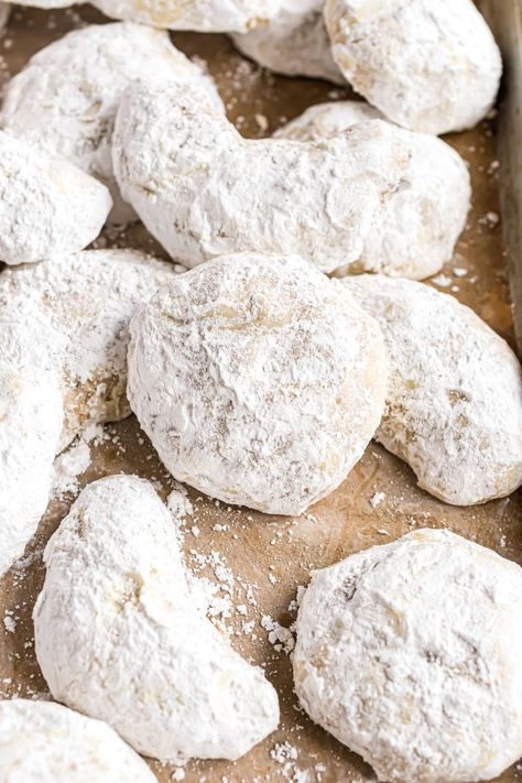 Snowball Cookies Recipe - Shugary Sweets Pecan Butter Balls, Almond Snowball Cookies, Pecan Butter, Snowball Cookie Recipe, Oreo Cookies Dipped, Candied Lemon Peel, Toffee Candy, Homemade Hot Cocoa, Mexican Wedding Cookies