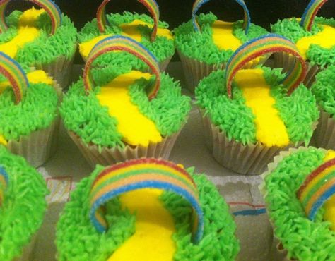 Wizard Of Oz Cupcakes Ideas, Wizard Of Oz Baked Goods, Wizard Of Oz Dessert Ideas, Wizard Of Oz Themed Party Decor, Wizard Of Oz Desserts, Wizard Of Oz Treats, Wizard Of Oz Cupcakes, Wizard Of Oz Themed Food, Wizard Of Oz Baby Shower Ideas