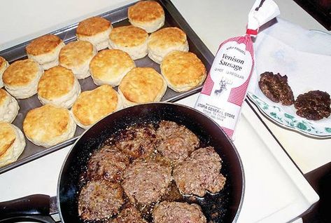 Venison Dip, Deer Burgers, Venison Breakfast Sausage, Sausage Board, Manly Food, Cooking Venison, Deer Sausage, Venison Marinade, Hunting Recipes