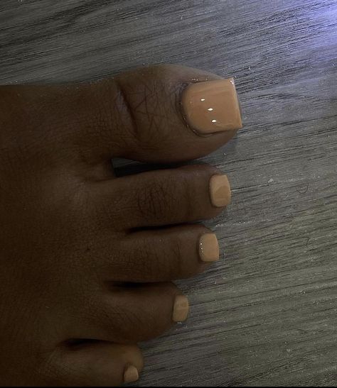 Brown Toes Nails, Acrylic Toes Black Women, Nude Toe Nails, Fall Pedicure Colors Toenails, Nail And Toes Matching Ideas, Brown Toes, Raw Nails, Glitter Toe Nails, Toe Polish