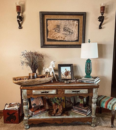 Western Living Room Shelf Decor, Western Coffee Table Decor, Rustic Western Living Room, Cowboy Living Room, Western Apartment, Western Living Room Decor, Western House, Western Living Room, Western Ideas