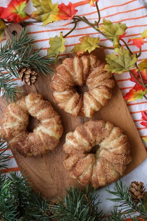 These adorable apple pie rings are made with fresh apple slices, puff pastry dough, and with all the warm fall flavors we love. Apple Pie Rings, Turkey Empanadas, Crescent Roll Veggie Pizza, Cherry Galette, Pomegranate Gin, Bourbon Butter, Fancy Ice Cubes, Fizz Cocktail, Apple Pastry