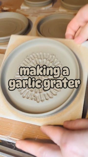 Beginners Ceramics, How To Make Ceramic, Garlic Grater, Beginner Pottery, Earthenware Pottery, Pottery Videos, Pottery Handbuilding, Hand Painted Pottery, Pottery Marks