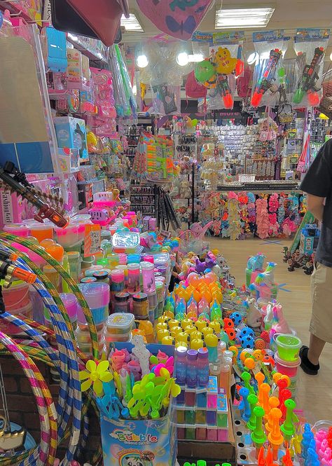 cluttercore ?:] this is the fantastic indoor swap meet in vegas 🤗 Swap Meet Aesthetic, Cluttercore Room, Weirdcore Room, Shimmer Aesthetic, Swap Meet, Childhood Memories 2000, Funny Feeling, Rainbow Room, Liminal Spaces