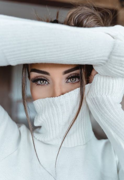 200,000+ Best Family Winter Photos · 100% Free Download · Pexels Stock Photos Sweater Photography, One Of The Guys, Guy Friends, Easy Winter Outfit, Winter Photos, Fashion Trends Winter, Ladies Turtleneck Sweaters, Jairzinho, Petite Women