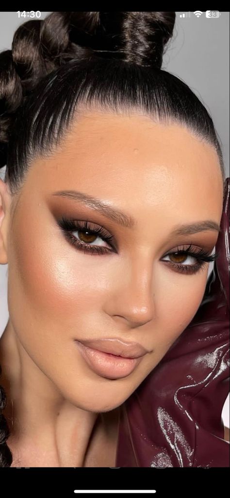 Thanksgiving Glam Makeup, Day To Night Makeup Looks, Classy Black Makeup, Cat Eye Makeup Black Women, Wine Color Makeup, Wine Red Makeup Look, Makeup Dark Hair, Neutral Glam Makeup, Burgundy Smokey Eye