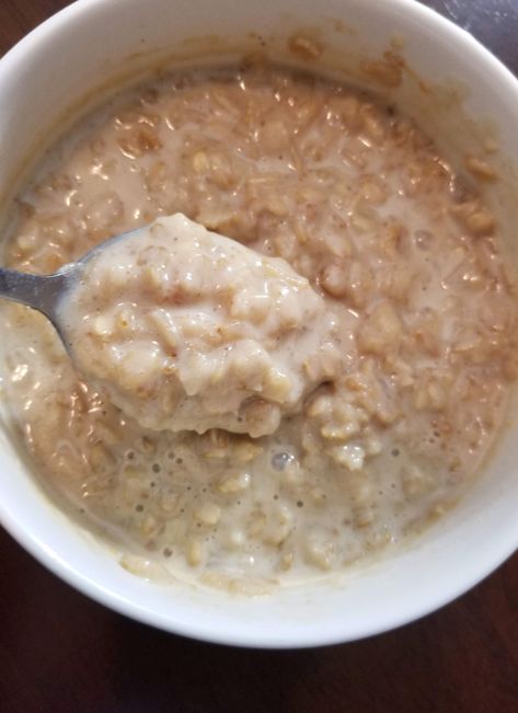 peanut butter oatmeal porridge Porridge Recipes Healthy, Plain Oatmeal, Breakfast Photos, Microwave Oatmeal, Simple Oatmeal, Yummy Breakfast Smoothies, Oatmeal For Breakfast, Creamy Oatmeal, Oatmeal Porridge