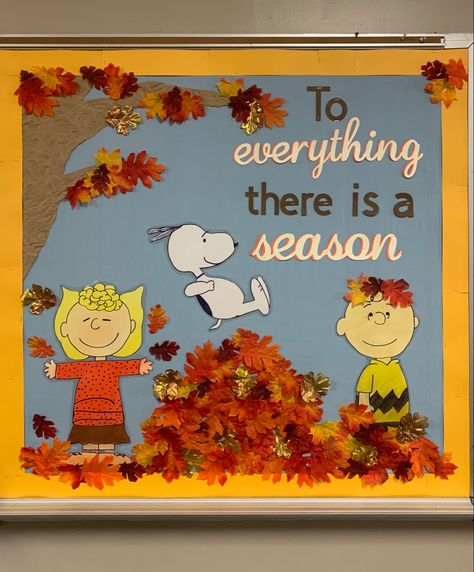 Charlie Brown Thanksgiving Bulletin Board, Snoopy Fall Bulletin Board Ideas, Charlie Brown Fall Bulletin Board, Charlie Brown Bulletin Board, Thanksgiving Bulliten Boards, Snoopy Bulletin Board Ideas, Thanksgiving Door Decorations Classroom, Snoopy Decor, Snoopy Thanksgiving