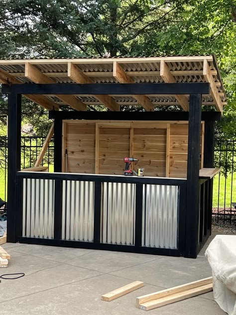 Bbq Restaurant Design Outdoor, Grill Sheds Backyards, Man Shed Bar, Bar Ideas Outdoor, Roadside Restaurant, Outdoor Cafeteria, Bbq Restaurant Design, Shed Bar Ideas, Outdoor Kiosk