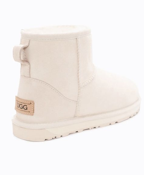 White Uggs, Cute Uggs, Mini Boots, Dr Shoes, Boots Slippers, Ugg Classic Mini, Slippers Shoes, Girly Shoes, Ugg Classic