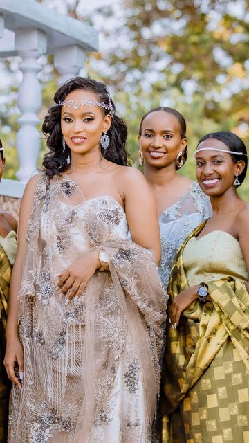 African Maternity Wedding Dresses, Burundian Wedding, Anamika Khanna Bridal, Akwa Ocha Bride, Interracial Indian Wedding, Queen Naija Pregnant, African Wedding Attire, African Accessories, Wedding Aisle Decorations