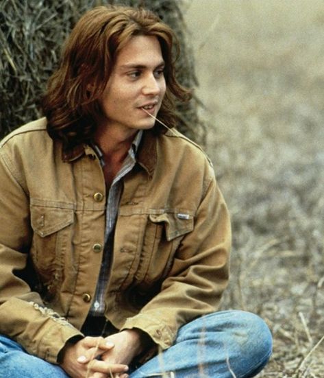 Johnny Depp from the movie "What's Eating Gilbert Grape" (1993) Leonardo Dicaprio The Departed, What’s Eating Gilbert Grape?, Johnny Depp Hairstyle, Best Drama Movies, Gilbert Grape, Tim Riggins, Barnabas Collins, Young Johnny Depp, Good Movies On Netflix