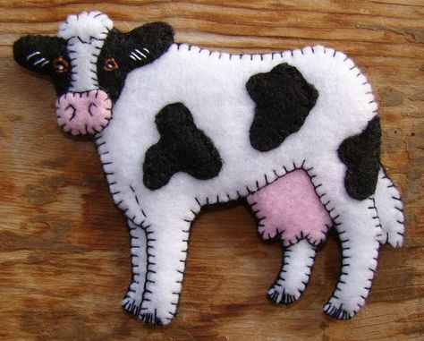 Cow Felt Ornaments, Felt Cow Ornament, Felt Cow Pattern, Felt Farm Animals, Felt Cow, Cow Ornaments, Felt Ornaments Patterns, Felt Crafts Christmas, Purple Cow