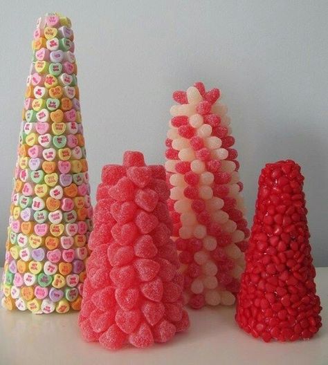 Christmas candy cone trees Candy Topiary, Candy Trees, Candy Tree, Types Of Candy, Sweet Trees, Tree Table, Candy Crafts, Candy Table, Candy Bouquet