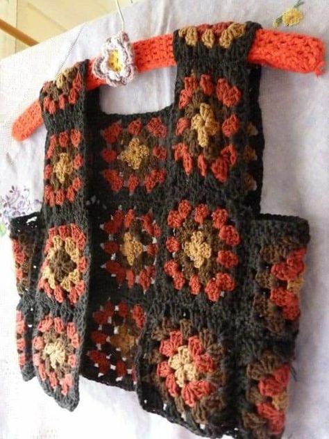 Waistcoat Pattern, Crochet Waistcoat, Vest Pattern Free, Gilet Crochet, Crochet Vest Pattern, Square Crochet, Design Clothes, Creation Couture, Granny Square Crochet Pattern