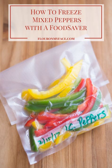 Freeze Bell Peppers, Freezing Fresh Corn, Freezing Bell Peppers, Fresh Corn On The Cob, Green Pepper Recipes, Freezing Peppers, Freeze Food, Freezing Vegetables, Pepper Recipe