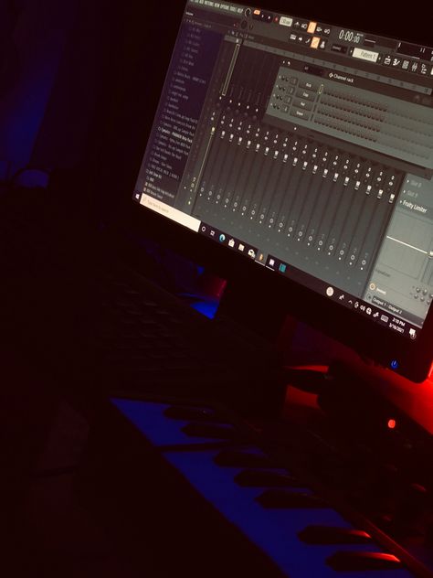 Recording Studio Microphone Aesthetic, Music Producer Studio Aesthetic, Music Studio Aesthetic Dark, Studio Vibes Aesthetic, Producer Studio Aesthetic, Music Producer Wallpaper, Rapping Studio, Fl Studio Wallpaper, Fl Studio Aesthetic