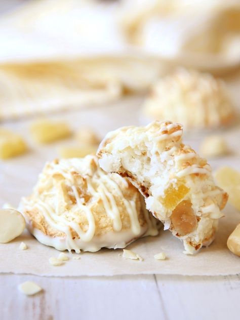 White Chocolate-Dipped Tropical Macaroons - Completely Delicious Pecan Oatmeal Cookies, Macaroon Filling, Pecan Oatmeal, Macaroon Cookies, Dried Pineapple, Melting White Chocolate, Coconut Macaroons, Baking Sweets, Macadamia Nuts