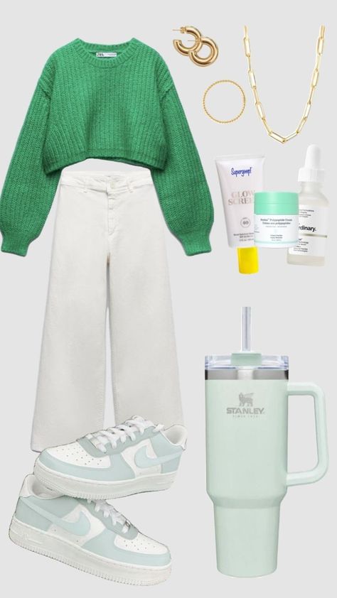 Casual Stylish Outfits 2023, Cute Outfits With Green Pants, Preppy Outfits Green, Preppy Clothes Ideas, Cute Green Outfits Aesthetic, Mint Green Aesthetic Outfit, Preppy Outfit Ideas For School, Green Aesthetic Outfit, Preppy Outfits Summer