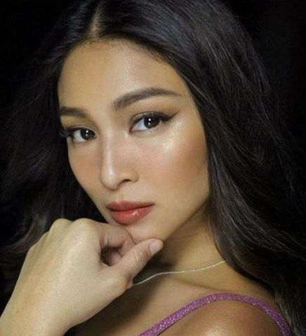 Nadine Lustre Song List, Album Arci Munoz, Natural Glow Makeup, Gabbi Garcia, Blush Trend, Heart Evangelista, Nadine Lustre, Black Lips, Glowing Makeup, Song List