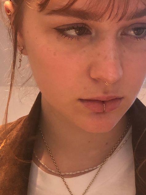 Labret Piercing Ring Aesthetic, Subtle Face Piercing, Septum And Labret, Septum Side Profile, Septum And Lip Piercing, Subtle Septum Piercing, Dainty Face Piercings, Model Makeup Aesthetic, Side Lip Piercing