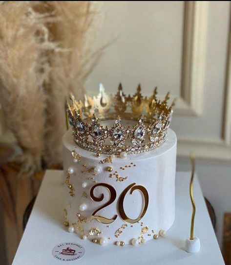 Best Birthday Decoration Ideas, Minimalist Bday Cake, Best Birthday Decoration, Minimalist Birthday Decor, Birthday Cake Crown, Birthday Decor Ideas, Queens Birthday Cake, Golden Birthday Cakes, Birthday Decoration Ideas