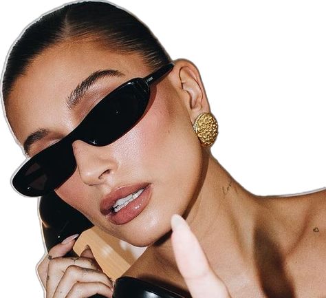 Hailey Rhode Baldwin, Italian Sunglasses, Vintage Sunglasses Retro, Vogue Sunglasses, Sunglasses Outfit, Saint Laurent Sunglasses, Trending Sunglasses, Cool Sunglasses, Oval Sunglasses