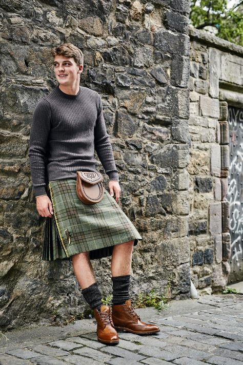 Men’s Kilt Outfit, Mens Kilts Outfit, Mens Kilt Fashion, Kilt Outfits For Men, Formal Kilt Outfit Men, Scottish Mens Fashion, Kilt Aesthetics, Casual Kilt Outfit Men, Scottish Kilts Men