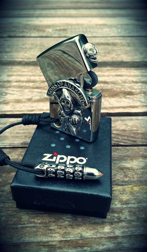 Cool Zippos, Zippo Lighter Case, Zippo Art, Custom Zippo, Zippo Collection, Mens Accessories Necklace, Мотоциклы Harley Davidson, Ride Motorcycle, Custom Lighters