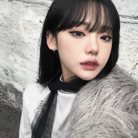 Asian Makeup Looks, Casual Makeup, Korean Eye Makeup, Emo Makeup, Social Media Apps, Winter Makeup, Black Makeup, Cute Makeup Looks, Uzzlang Girl