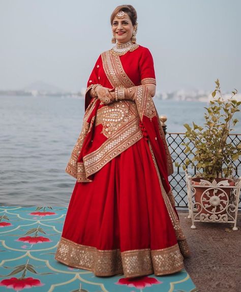 Lengha Blouse, Lengha Blouse Designs, Brides Mother, Desi Clothing, Reception Outfits, Lehenga Design, Simple Lehenga, Wedding Lehenga Designs, Latest Bridal Dresses