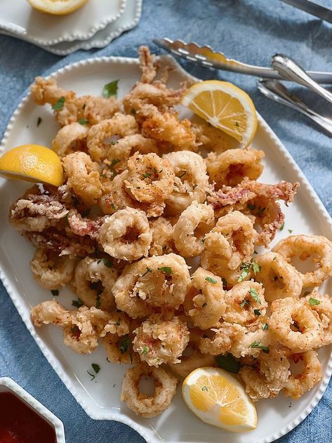 Enjoying delicious appetizers doesn't have to be limited to nights out at the restaurant. Thanks to recipe developer and food photographer Cecilia Ryu, you can whip up a platter of crispy fried calamari from the comfort of your own kitchen. #crispy #crunchy #fried #calamari Fried Calamari Recipe, Calamari Recipes Fried, Crispy Calamari Recipe, Salt And Pepper Calamari, Seafood Dinner Recipes, Calamari Recipes, Fried Calamari, Garlic Fries, Calamari