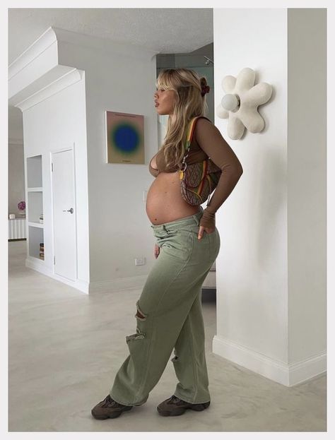 Pregnant Music Festival Outfit, Bump Fits Summer, Pregnant Coachella Outfits, Pregnant Hippie Outfits, Fancy Pregnancy Outfits, 4 Month Pregnancy Outfits, Hot Maternity Outfits, Maternity Festival Outfits, Y2k Pregnancy Outfits