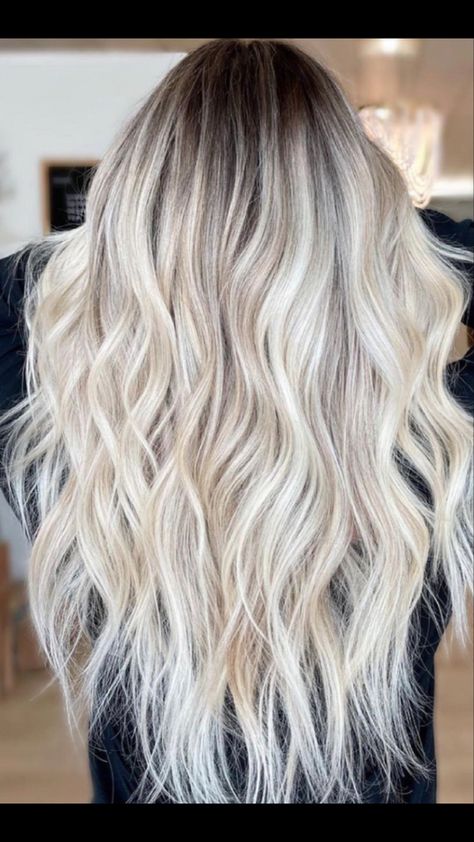 Long Blonde Hair With Shadow Roots, Light Blonde Balayage Hair, Icy Blonde Layered Hair, Icy Blonde Hair Brown Eyes, Dark Roots Icy Blonde Hair, Blonde With Dark Smudged Roots, Soft Shadow Root Blonde, Icy Lived In Blonde, Icy Blonde With Dark Roots