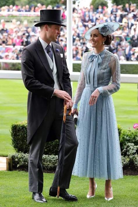 Kate Stuns In Sheer Blue Dress At Royal Ascot With Prince William #princewilliam #duchesskate #duchessofcambridge #williamandkate #royalascot #royalcouple Prince William Hair, Kate Middleton Kids, Ducesa Kate, Kate Middleton Stil, William Kate Wedding, Blue Dress Outfit, Kentucky Derby Attire, Prince Harry Wedding, Blue Sheer Dress