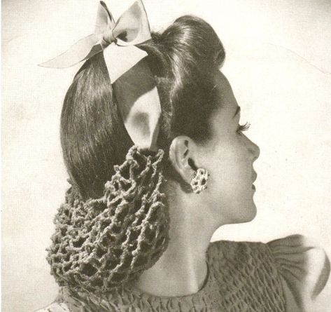 Vintage snood patterns - Vintage patterns and making Snood Pattern, Retro Updo, Crochet Snood, 40s Hairstyles, Hair Snood, 1940s Hairstyles, Pin Curls, Retro Mode, Ribbon Hair