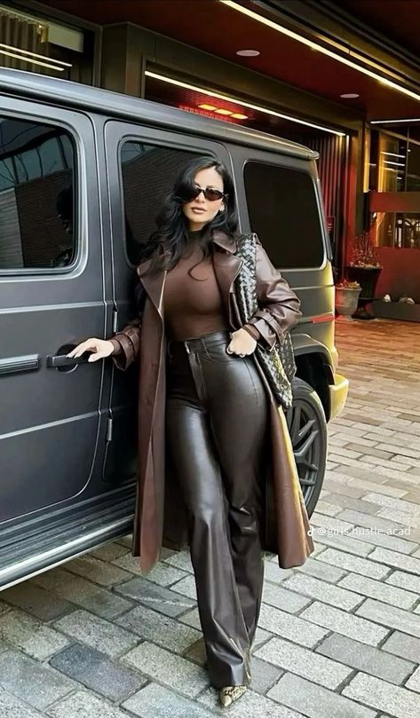 Thanksgiving Classy Outfit, Brown Leather Jumpsuit Outfit, Outfit Inspo Luxury, Box Braids Outfit Fashion, Elegant Artist Outfit, Jazz Restaurant Outfit, Black And Brown Leather Outfit, Old Money Streetwear Women, Brown Chanel Bag Outfit