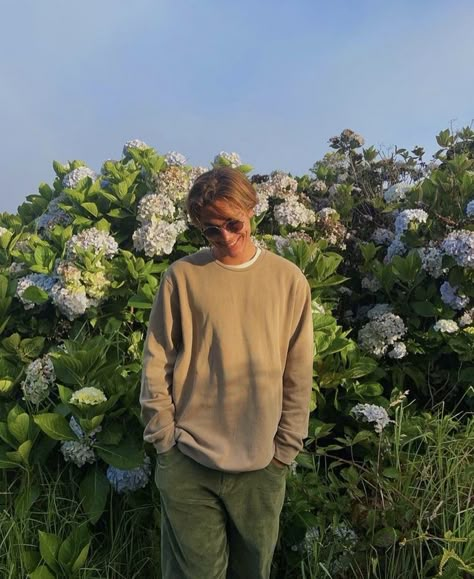 Aaron Warner soft blonde boy aesthetic Blonde Male Outfits, European Boys Aesthetic, Boy Summer Aesthetic, Clean Guy Aesthetic, Summer Boy Aesthetic, Clean Boy Aesthetic, Boys Aesthetic Outfits, Soft Boy Outfits, Soft Boy Aesthetic