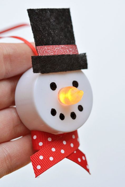 200 Easy DIY Christmas Ornaments Diy Christmas Snowman, Tea Light Snowman, Christmas Craft Ideas, Diy Christmas Ornaments Easy, Diy Christmas Ornament, Christmas Crafts For Adults, Fun Christmas Crafts, Easy Christmas Crafts, Snowman Crafts