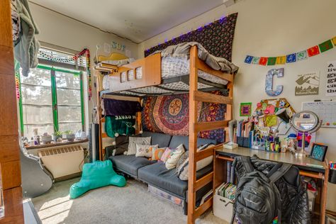 Montana State University Dorm, Msu Dorm Room Michigan State University, Michigan State Dorm, Michigan State University Dorm, Dorm Vibes, Dorm Things, Quad Room, College Dorm Room Inspiration, University Dorm