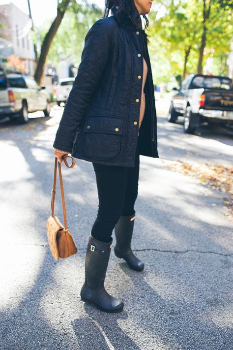 Winter rainy outfits. Love the blue jacket paired with light tan top and purse. Navy Blue Rain Jacket Outfit, Blue Rain Boots Outfit, Navy Hunter Boots Outfit, Casual Ankle-high Rain Boots For Rainy Weather, Rainy Day Ideas, Casual Dinner Outfit Winter, Outfits For Petite Women, Christmas Ootd, Black Knee-high Rain Boots For Winter