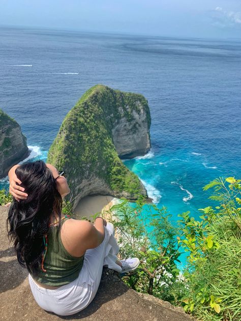 Poses For Bali Trip, Bali Photography Photo Ideas, Aesthetic Bali Pictures, Bali Poses Ideas, Bali Photo Ideas Instagram, Outfits For Bali Vacation, Bali Instagram Pictures, Bali Picture Ideas, Bali Indonesia Outfit Ideas