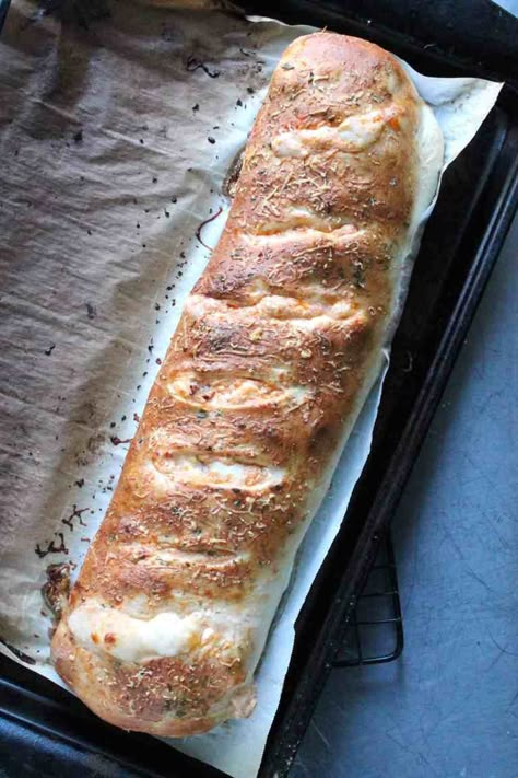 Chicken Stromboli Recipe, Buffalo Chicken Stromboli, Chicken Stromboli, Buffalo Chicken Calzone, Cheese Stromboli, Stromboli Recipe Easy, Creamy Buffalo Chicken, Buffalo Chicken Rolls, Chicken Cheesesteak