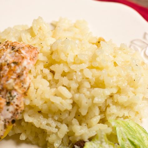 Rice Maker Recipes, Rice With Butter, Cheesy Rice Recipes, Lemon Herb Salmon, Creamy Parmesan Rice, Parmesan Rice, Herb Salmon, Rice Maker, Rice Side Dish Recipes