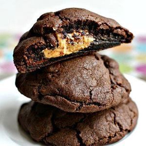 Peanut Butter Stuffed Nutella Cookies Recipe | AGFG Nutella Cookie, Stuffed Cookies, Desserts Keto, Nutella Cookies, Chocolate Peanut Butter Cookies, Crinkle Cookies, Peanut Butter Recipes, Butter Recipe, Peanut Butter Cookies