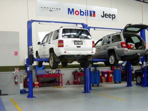 Workshop Business, Automotive Workshop, Car Repair Shop, Travel Packing Essentials, Automotive Shops, Safety Inspection, Mechanic Shop, Automotive Repair Shop, Mechanic Garage