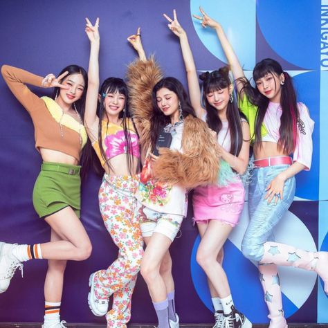 NewJeans ot5 aesthetic icon New Jeans Style, Club Style, Best Friends Forever, Girl Next Door, Kpop Outfits, Stage Outfits, Kpop Girl Groups, Jean Outfits, Rappers