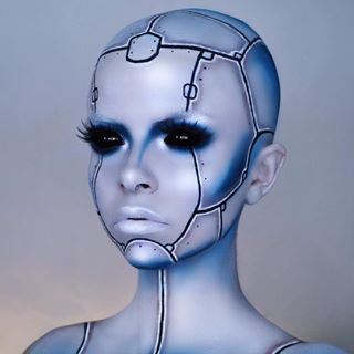 CYBORG🔩 keep getting requests for a robot makeup so this is what I came up with ⚙️ used @graftobianmakeup white cream paint and black and white pro paints, @sugarpill shadows, @nyxcosmetics swear by it palette, @theboldfacemakeup lashes 🖤 #makeupartist #makeup #motd #bodypaint Robot Makeup Look, Sci Fi Makeup, Robot Makeup, Cyberpunk Makeup, Futuristic Makeup, Fantasy Make-up, Halloween Make-up Looks, Halloweenský Makeup, Make Up Designs